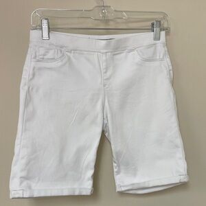 Tractr: Girl’s White Pull On Shorts, Size 16